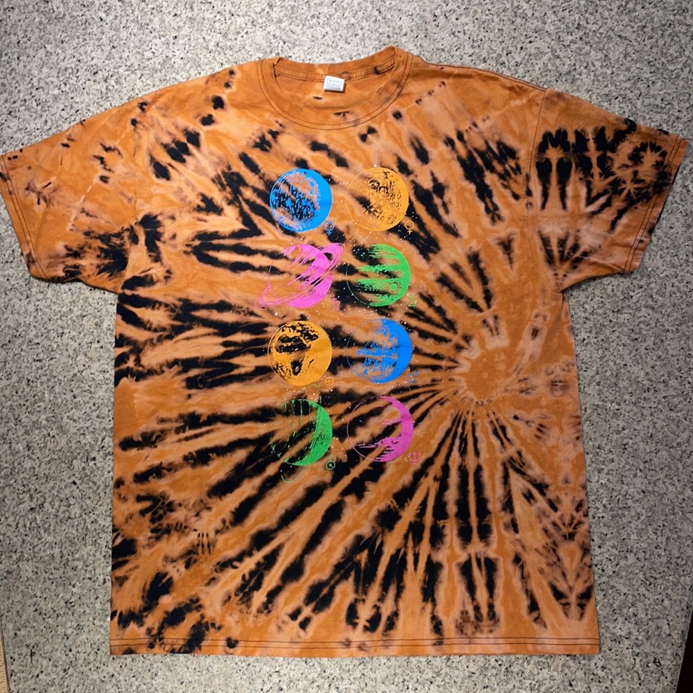 Planets 🪐 Bleach Dyed T-shirt Size Extra Large